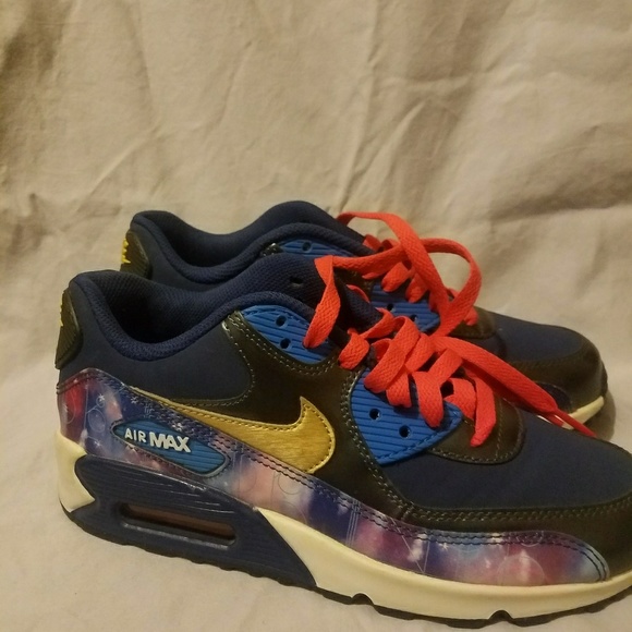 Shoes - Picture 2 of 3